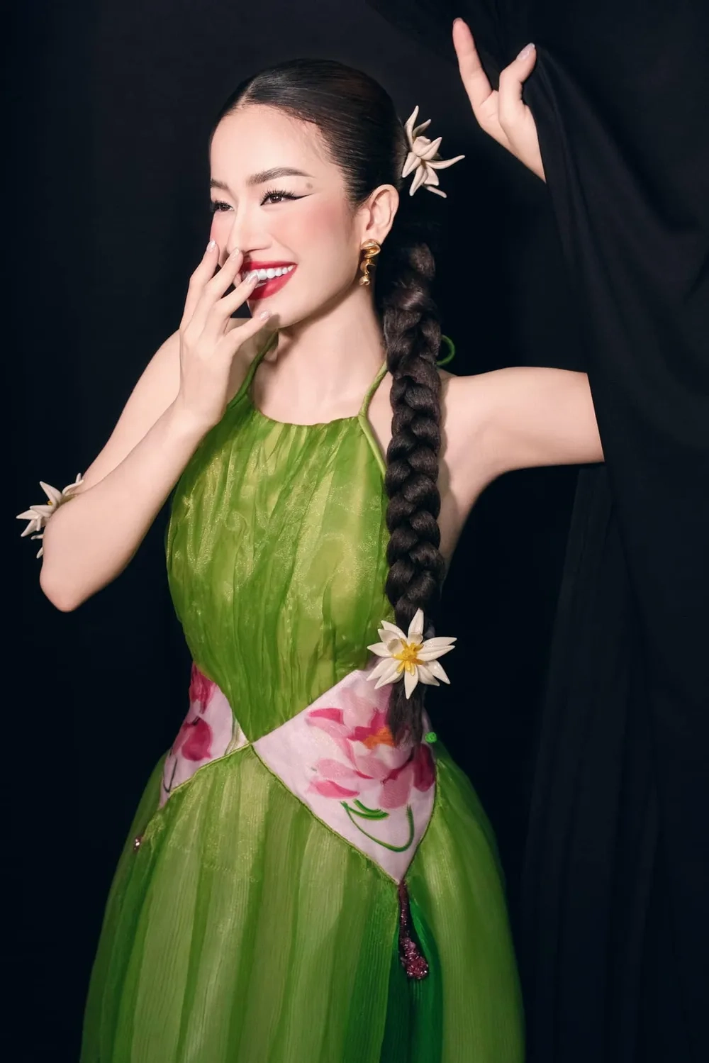 Bản hit quốc tế đầy cảm xúc Regret Lâm Bảo Ngọc