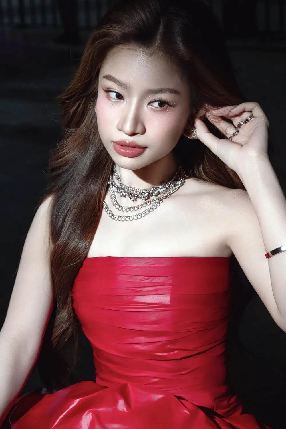 Không ai ngờ chiều cao Lâm Bảo Ngọc lại nổi bật như thế