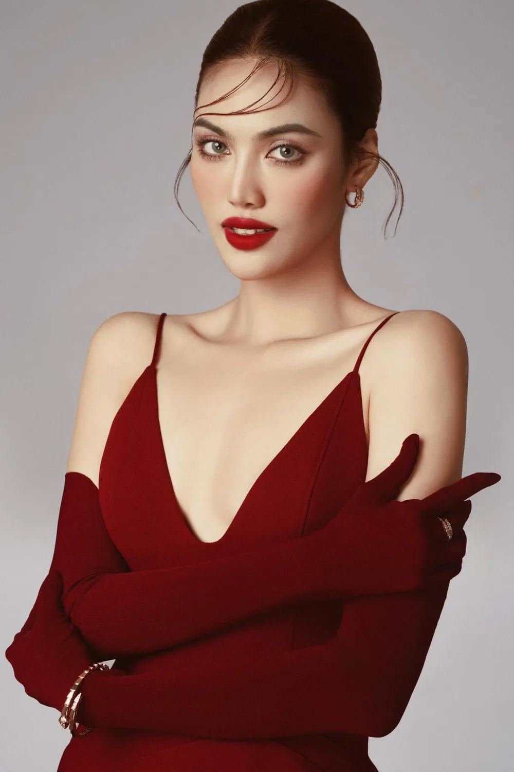 Phong cách đầy quyền lực của siêu mẫu Lan Khuê