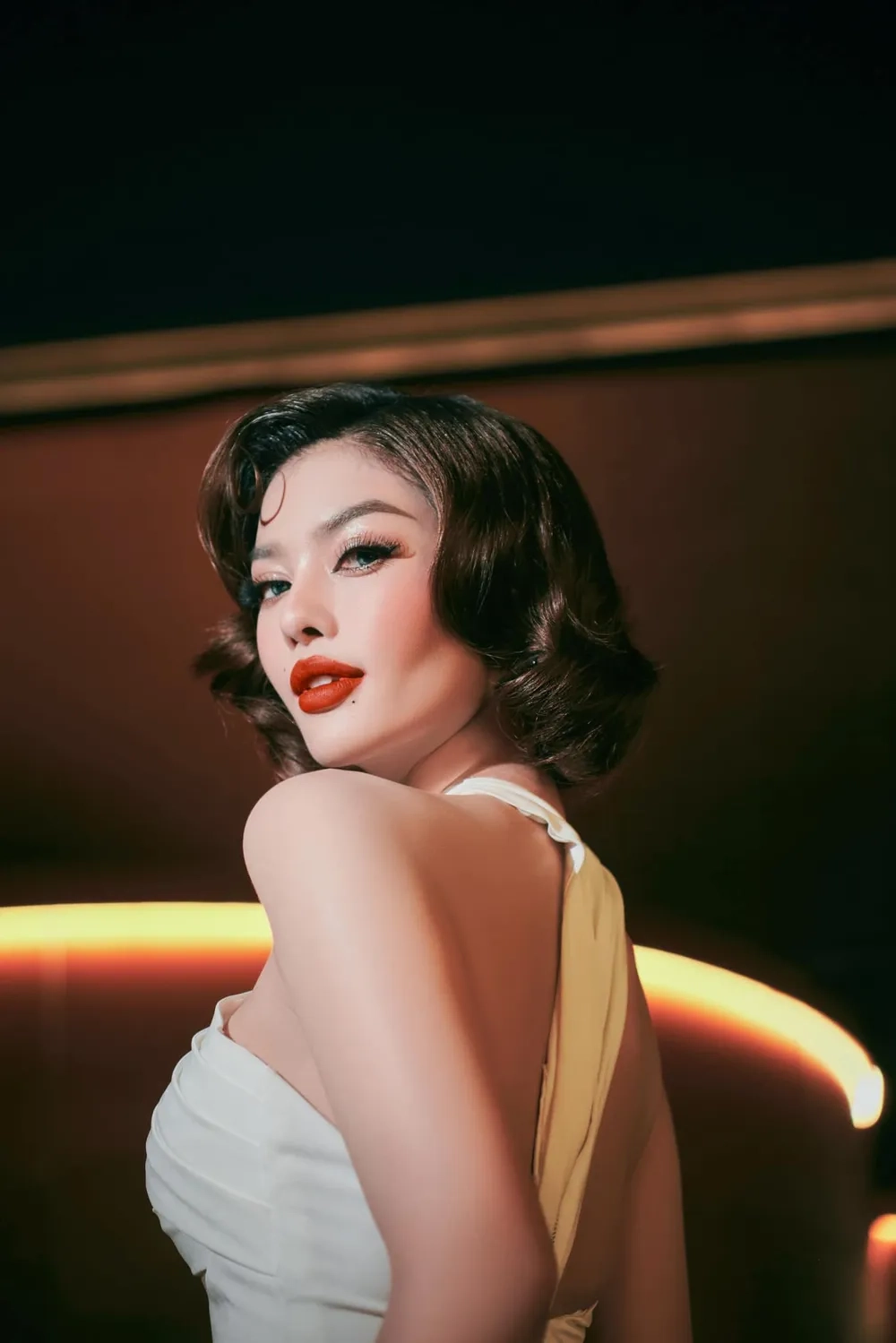 Fan đang săn tìm Lona Kiều Loan là ai