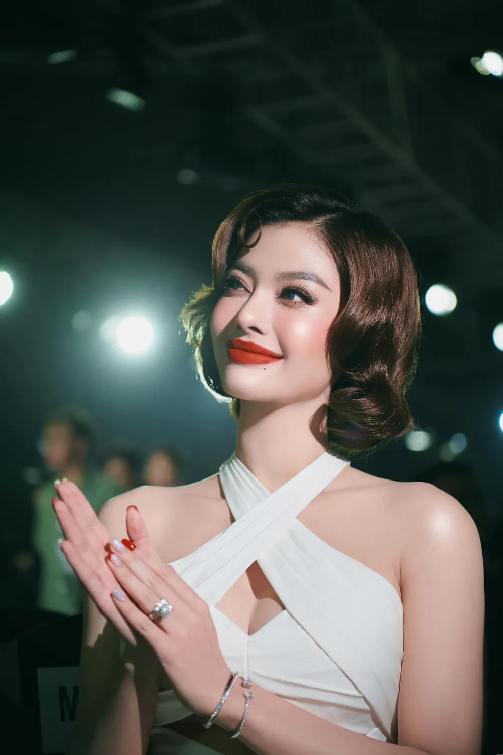 Giọng hát nội lực của Lona Kiều Loan hát