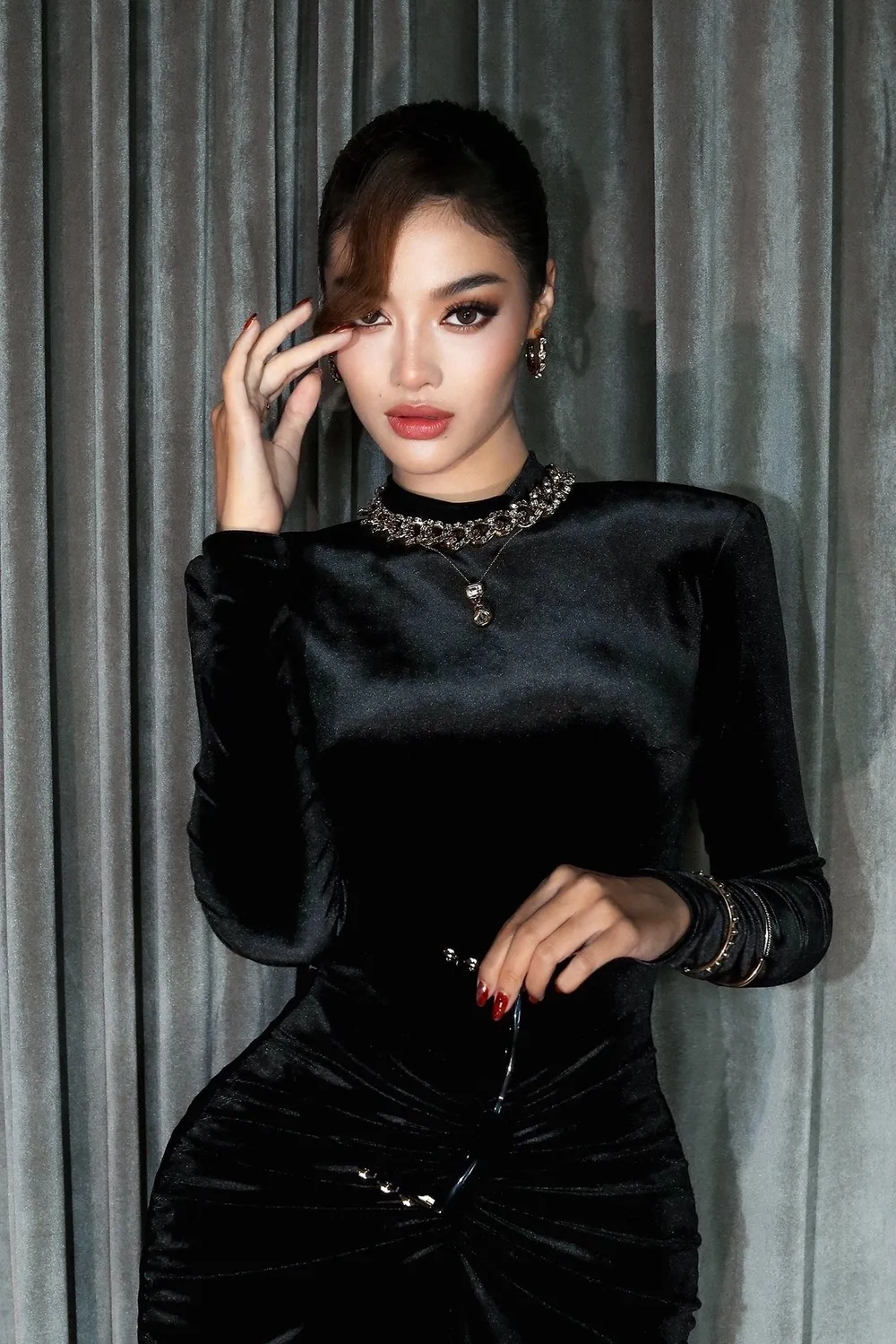 Nhiều người bất ngờ về Lona Kiều Loan chiều cao