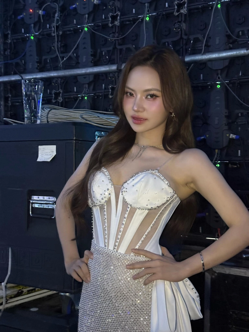 Bất ngờ với chiều cao thật sự Ngô Lan Hương cao mét bao nhiêu