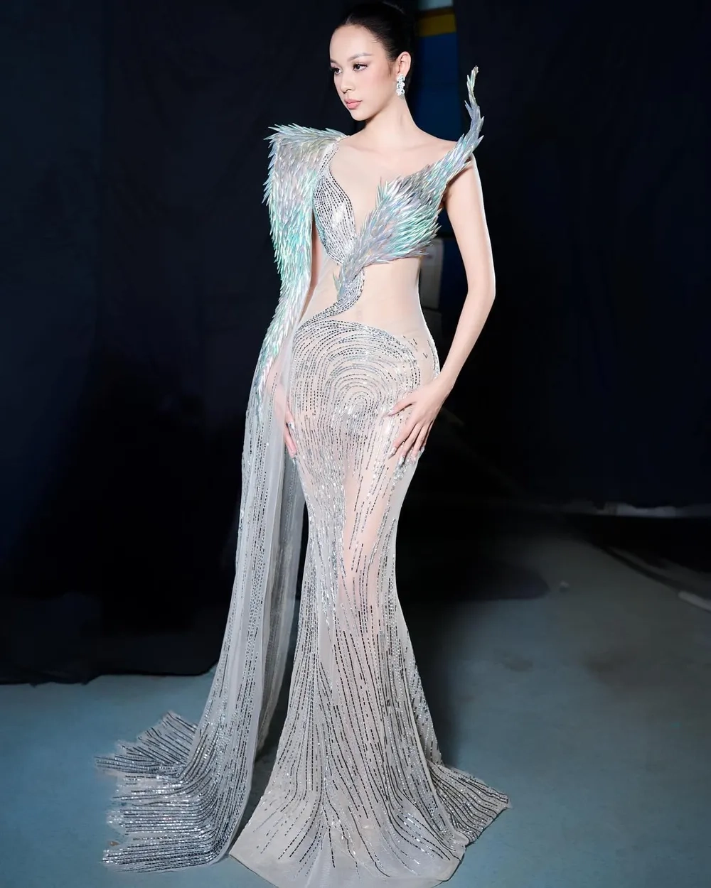 Số đo gây bất ngờ Phí Phương Anh chiều cao cân nặng