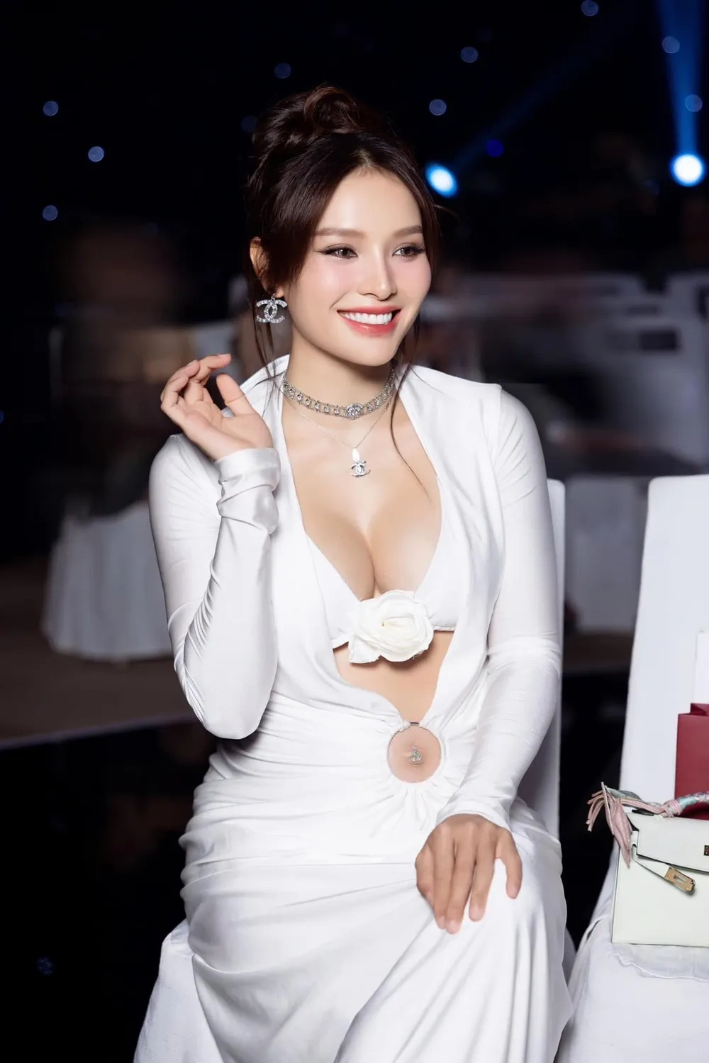 Nhiều người tò mò Phương Trinh Jolie bao nhiêu tuổi