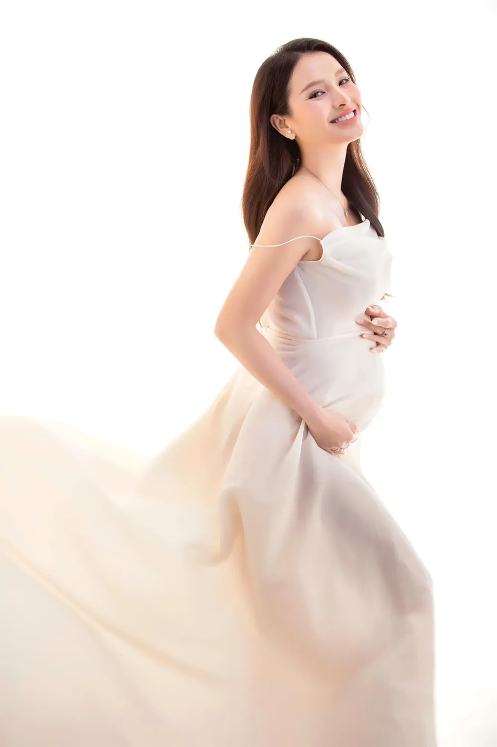 Hành trình làm mẹ khi Phương Trinh Jolie mang bầu