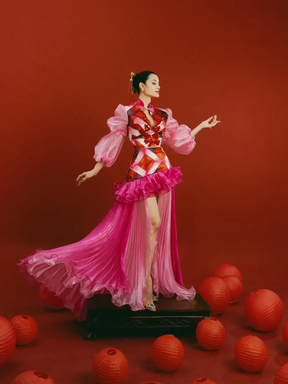 Hé lộ độ tuổi thật của Phương Trinh Jolie tuổi