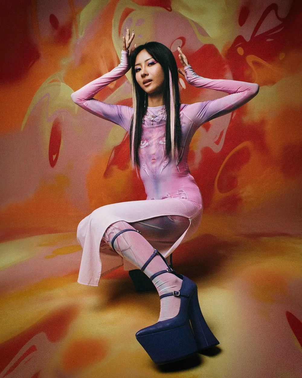 Khán giả thắc mắc Suboi tuổi