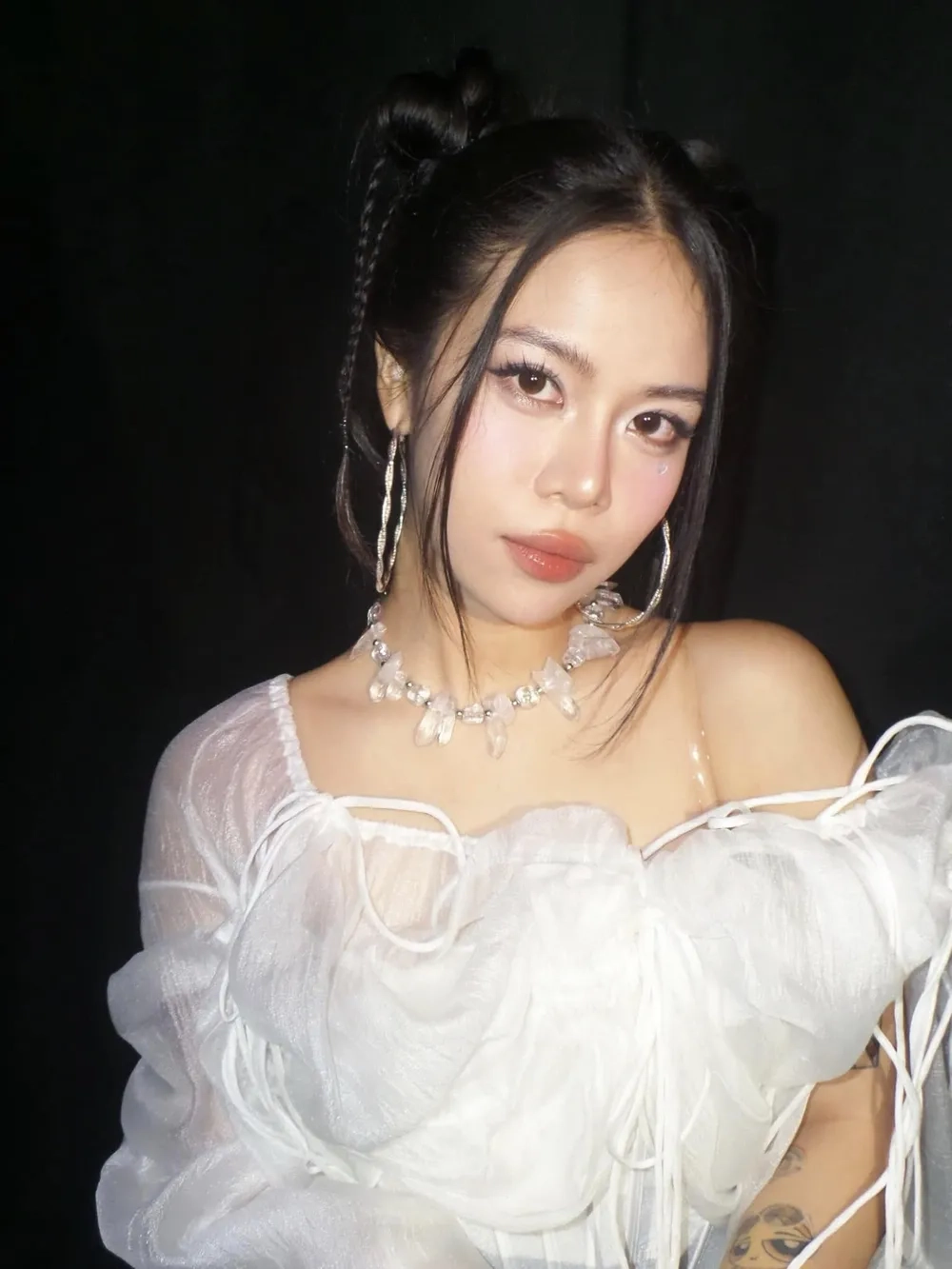 Từng câu từ đầy xúc cảm nếu lúc đó Tlinh lyrics