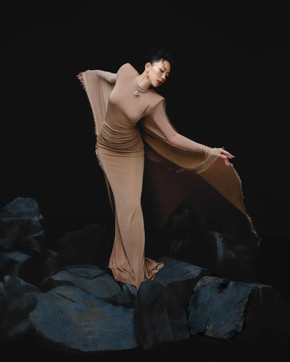 Thông tin chi tiết về Tóc Tiên sinh năm