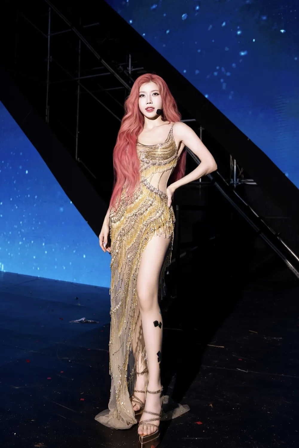 Màn kết hợp đầy cảm xúc với Trang Pháp chị ngã em nâng