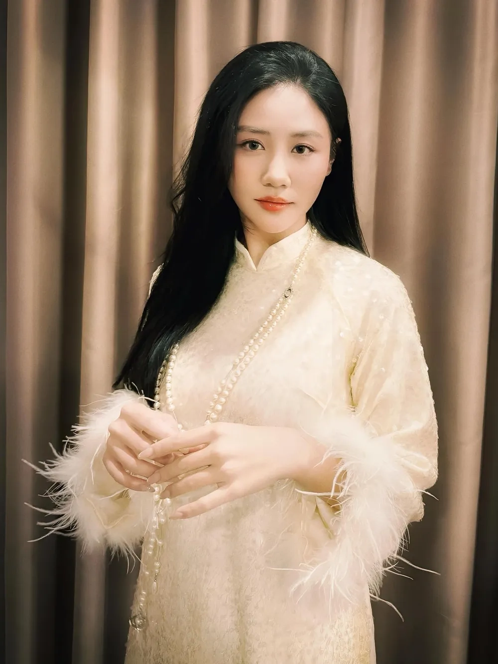 Tìm hiểu sự nghiệp của ca sĩ Văn Mai Hương