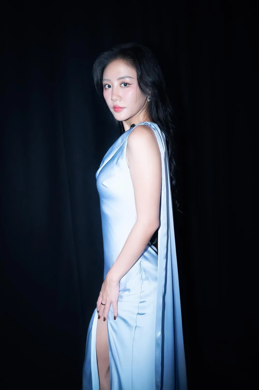 Trình diễn live bùng nổ của Văn Mai Hương live