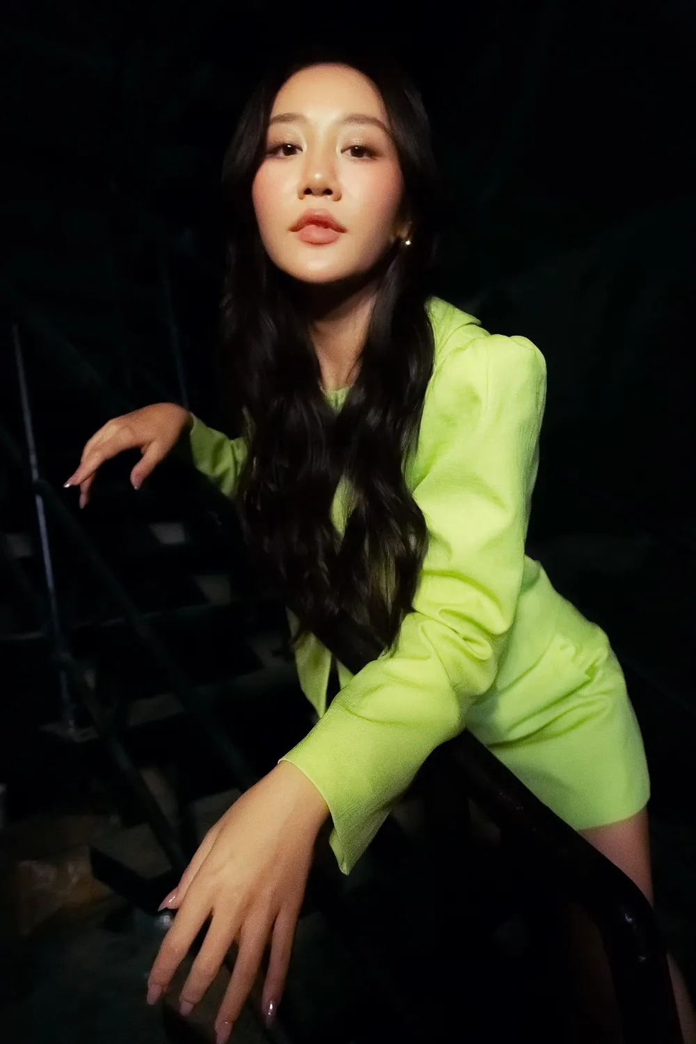 Gây bão mạng với loạt Văn Mai Hương hit