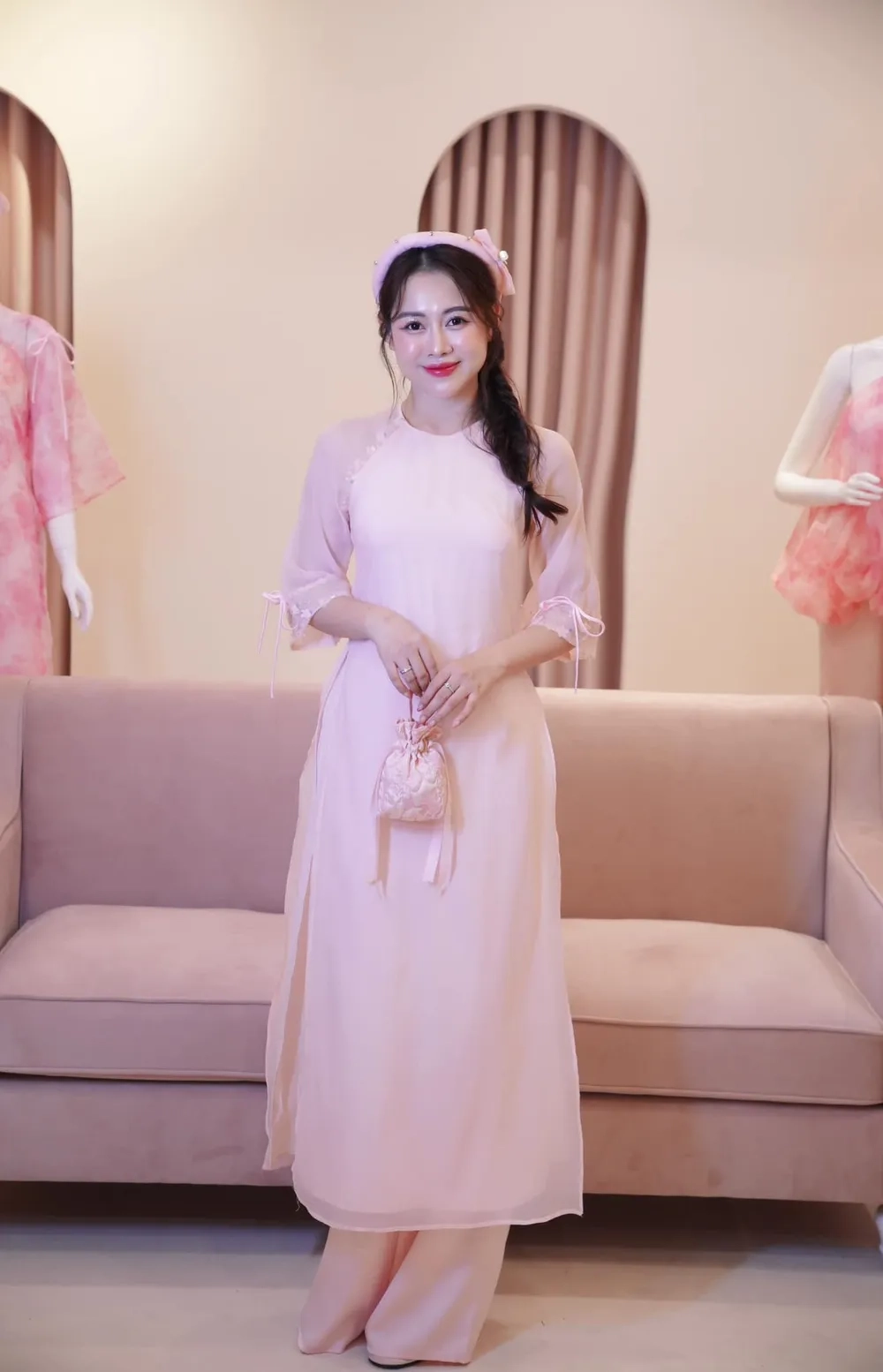 Những lần check-in sang chảnh của Việt Phương Thoa đi du lịch