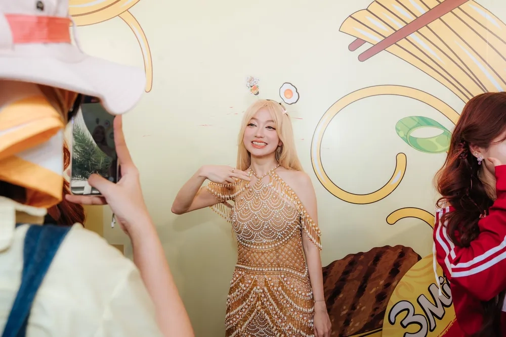 Theo dõi trang cá nhân của Xuân Nghi Facebook