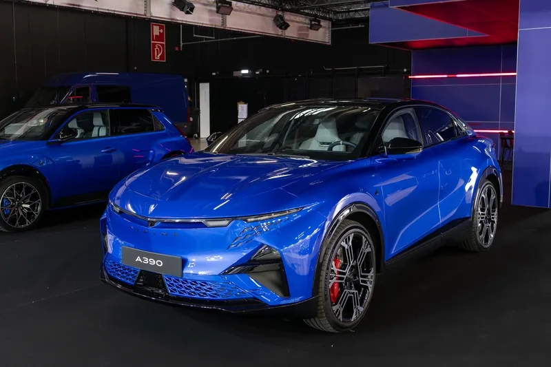 Alpine a390 có gì mới khiến dân mê xe thích thú