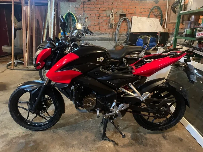 Xem bajaj pulsar 150 classics 2026 mới nhất tại showroom Việt Nam
