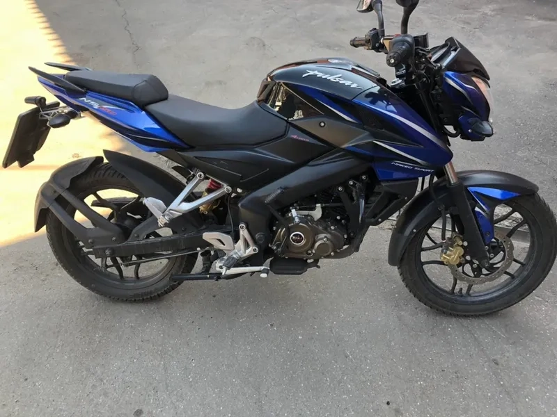 Bajaj pulsar 150 classics 2026 giá bao nhiêu cho người mua lần đầu