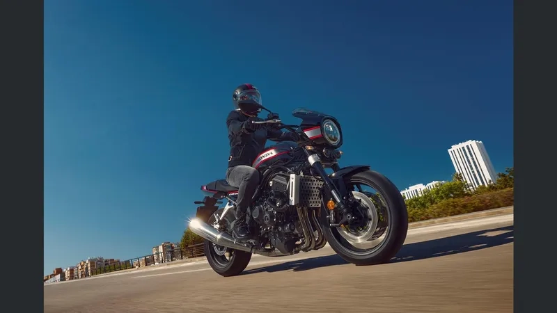 Trải nghiệm honda cb1000f 2026 đầy mạnh mẽ trên phố