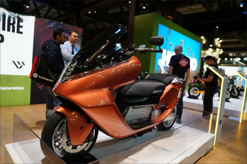 LiveWire S2 Maxi Scooter xe tay ga điện hiện đại