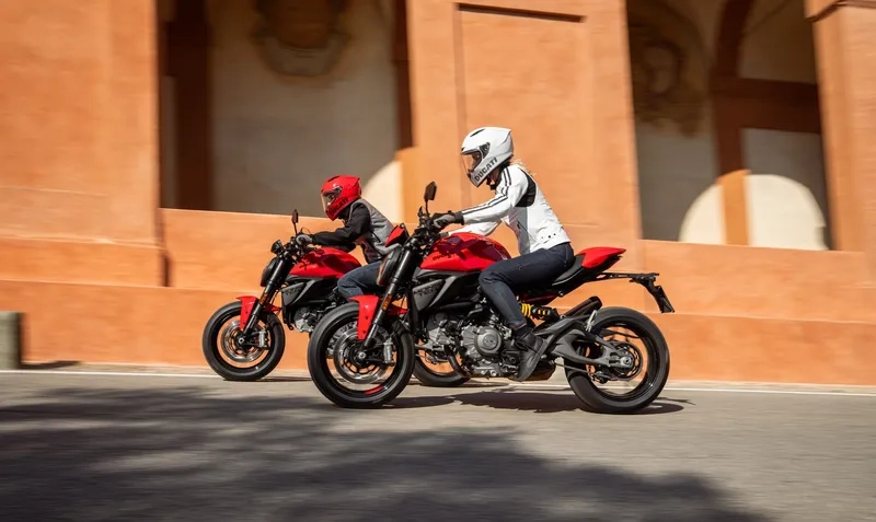 Trải nghiệm đánh giá ducati monster+ 2026 trên đường phố