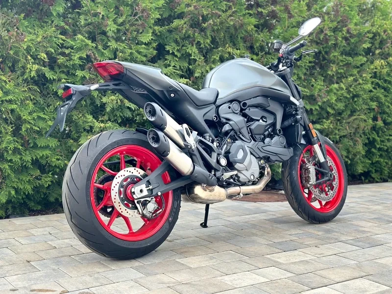 Tham khảo ducati monster+ 2026 màu sắc đa dạng và cá tính