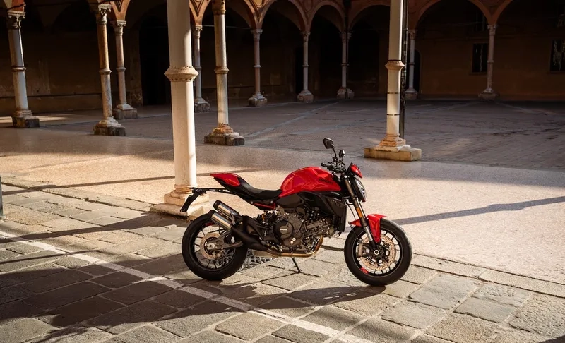 Cảm nhận ducati monster+ 2026 trải nghiệm lái phấn khích và an toàn