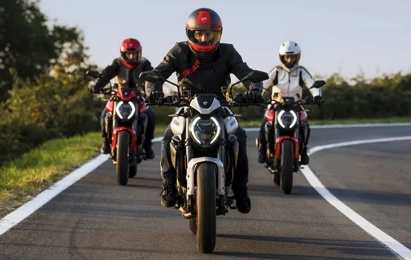 Cận cảnh Ducati Monster+ 2026 biểu tượng tốc độ thế hệ mới