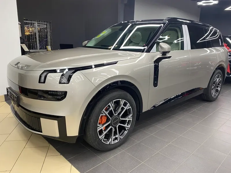 Tham khảo Lynk & Co 900 giá xe Trung Quốc mới