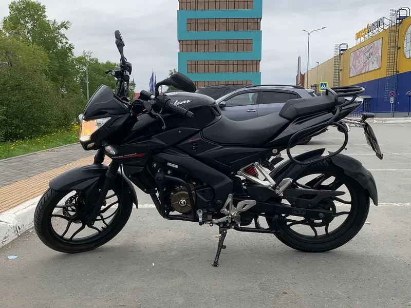 Hình ảnh thực tế Bajaj Pulsar 150 Classics 2026 tại đại lý