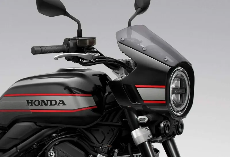 Honda cb1000f 2026 chạy đường dài ổn định và thoải mái