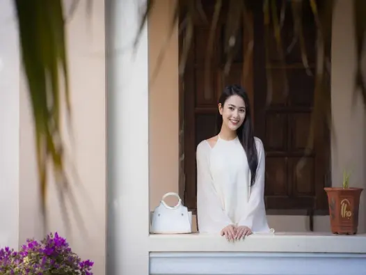 Ngắm nhìn ảnh diễn viên Việt Hoa đẹp không tì vết