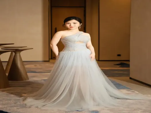 Loạt ảnh Hương Tràm thần thái đỉnh cao ai cũng yêu thích