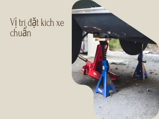 Học bí kíp thay lốp ô tô dự phòng an toàn trong 10 phút cực dễ