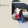 Học bí kíp thay lốp ô tô dự phòng an toàn trong 10 phút cực dễ