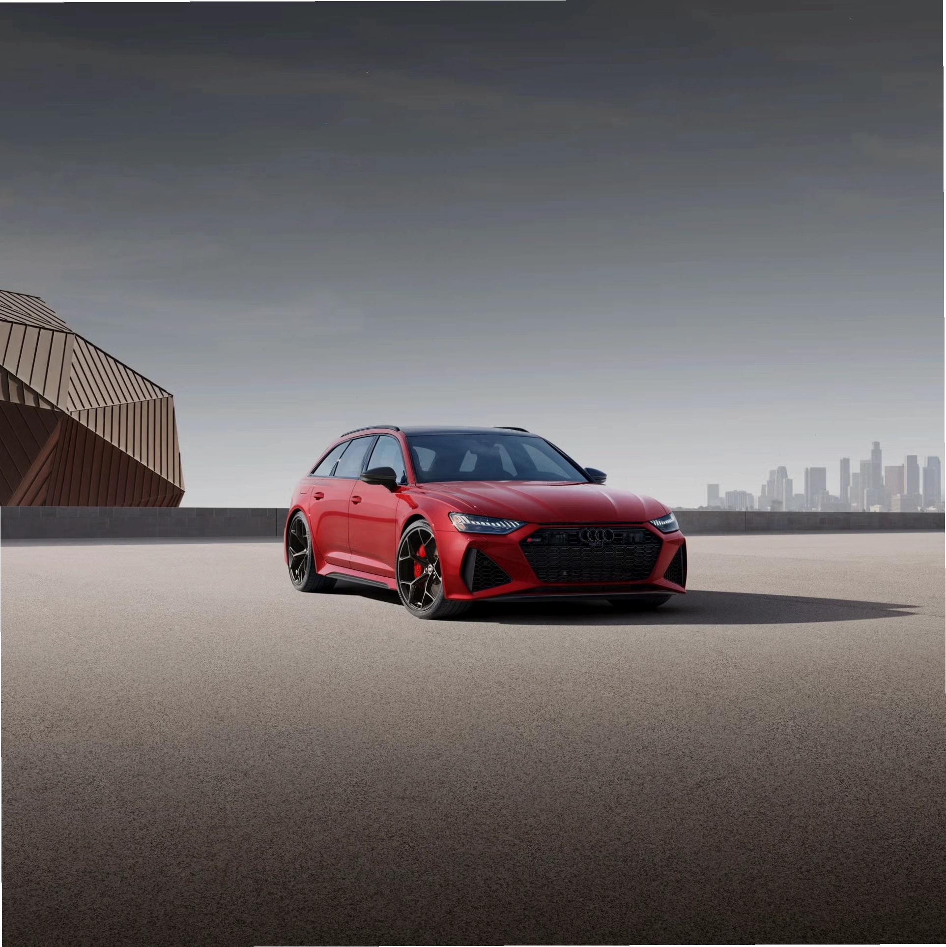 Ba phần tư mặt trước của Audi RS 6 Avant parked