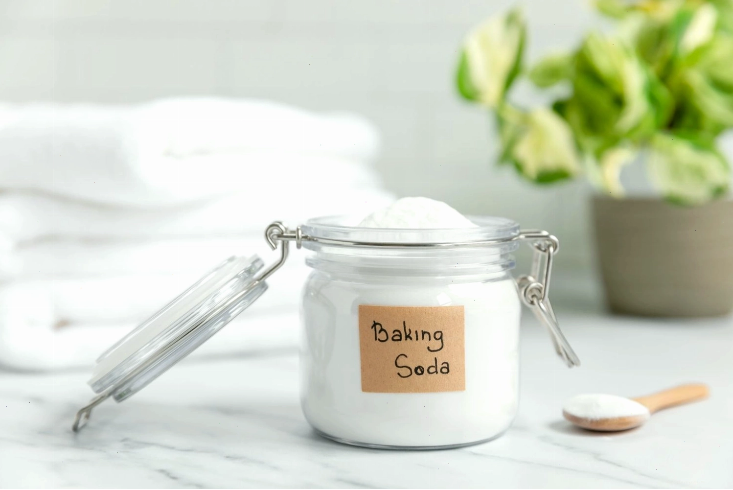 Baking soda biện pháp làm sạch tủ lạnh rất được ưa chuộng