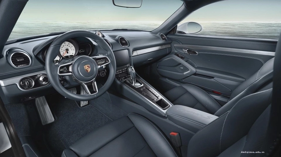 Bảng điều khiển trung tâm trên Porsche 718 Cayman được thiết kế hiện đại