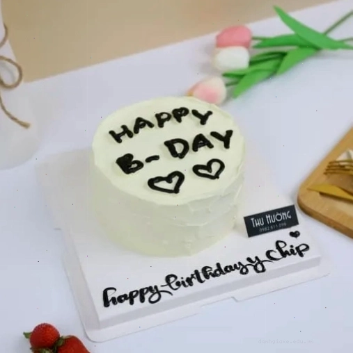 Bánh kem sinh nhật 14cm được trình bày đẹp mắt