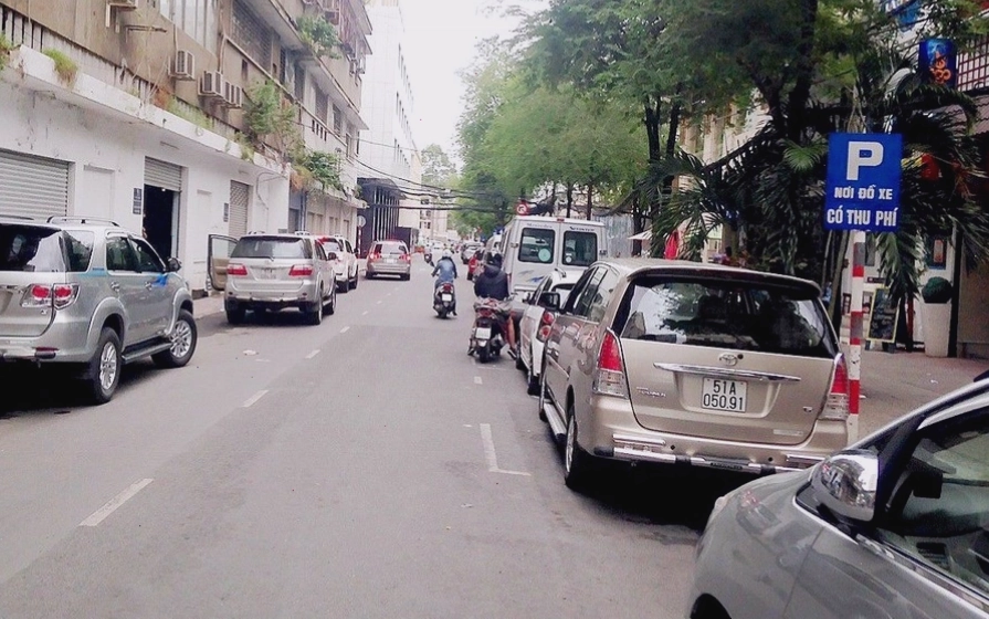 Biển báo cấm dừng và đỗ xe trên đường bộ