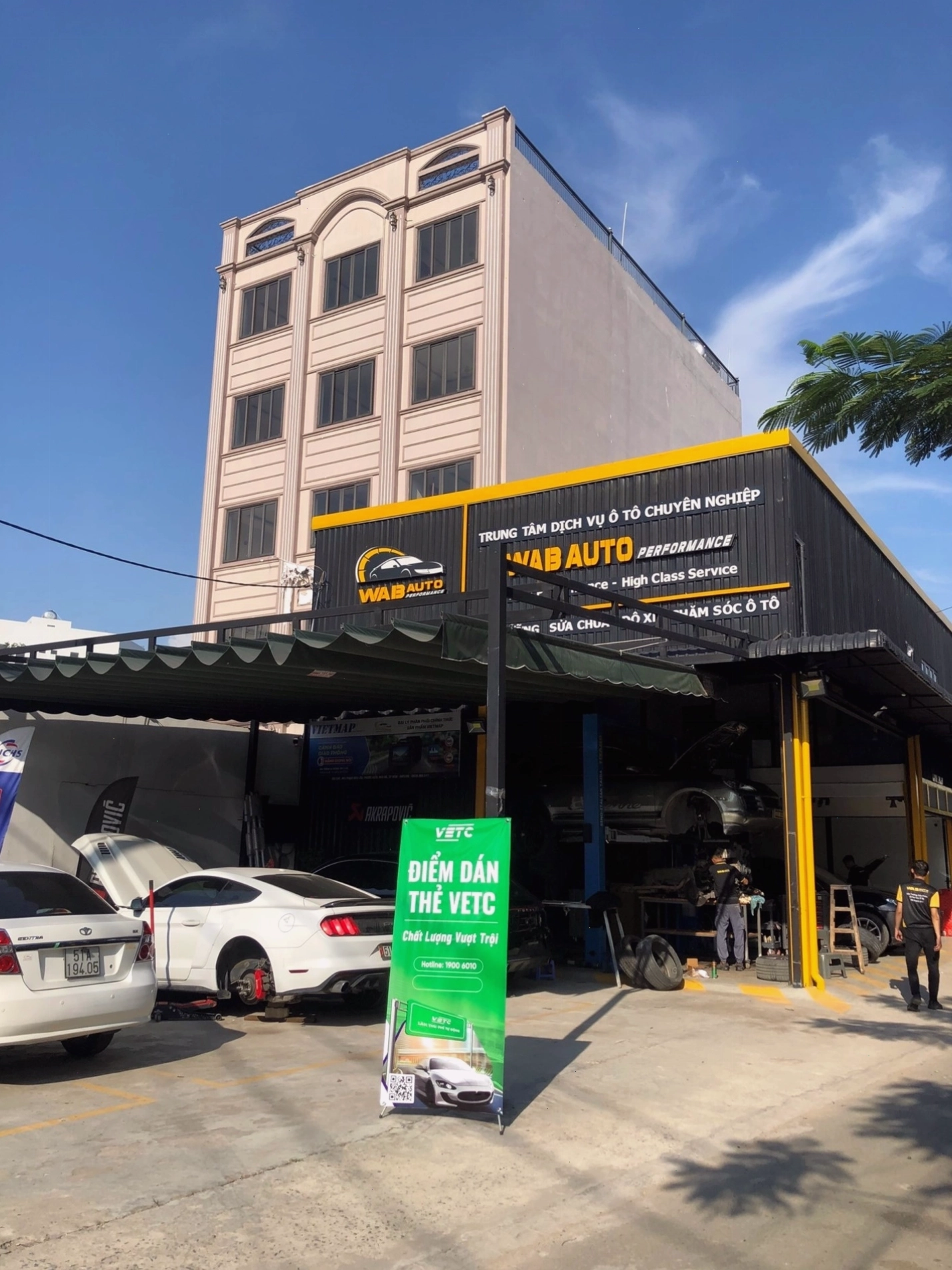 Biển hiệu WAB Auto Performance, điểm dán thẻ VETC ủy quyền tại Quận 7