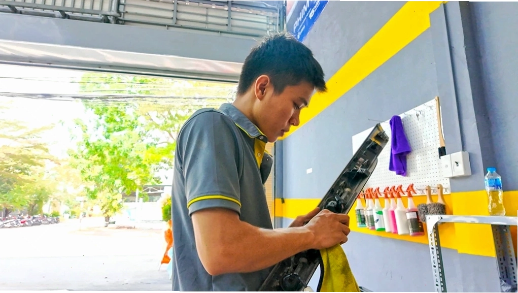 Biển quảng cáo Zestech tại showroom