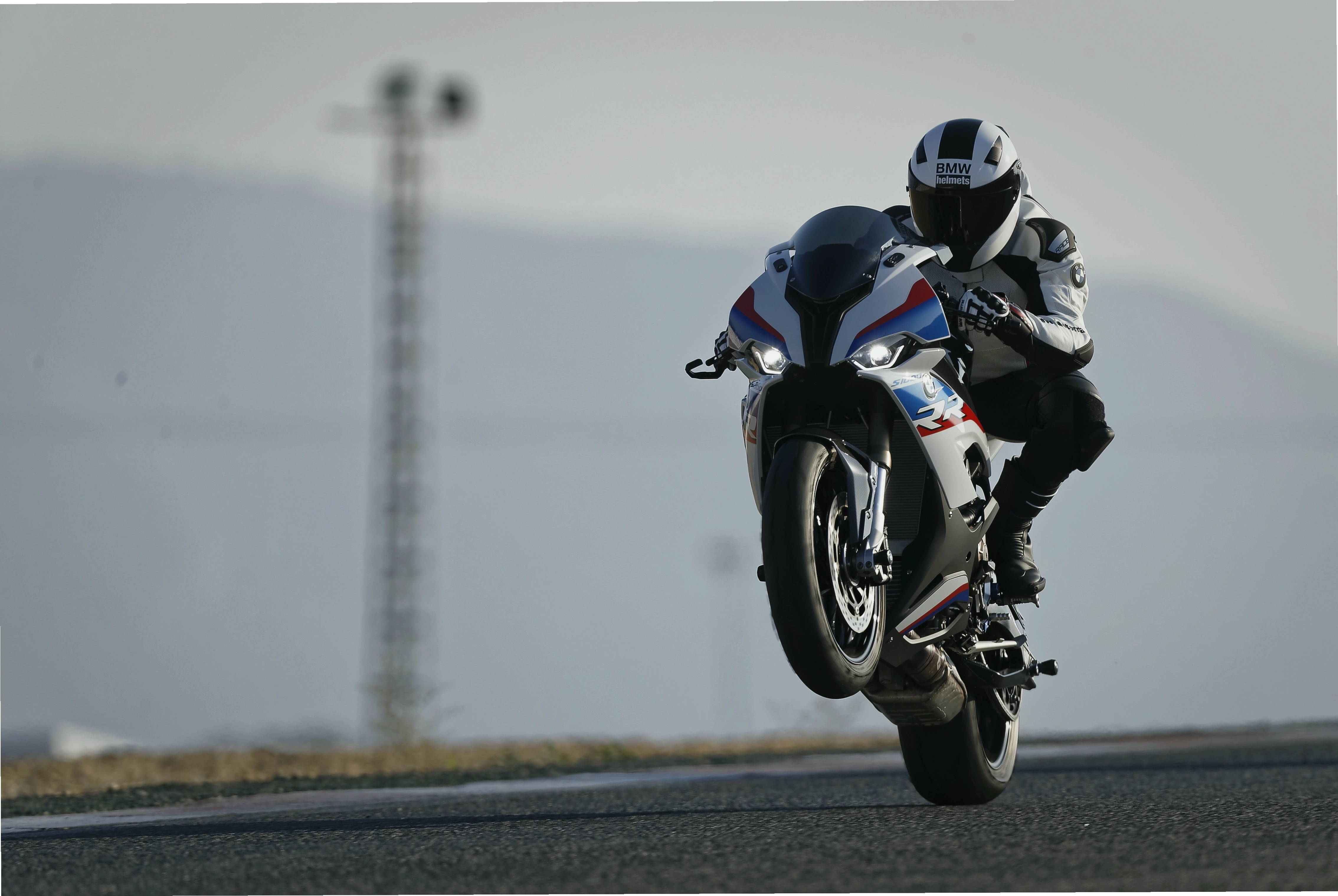 BMW S1000RR 2020 - Lựa chọn cho người đam mê tốc độ