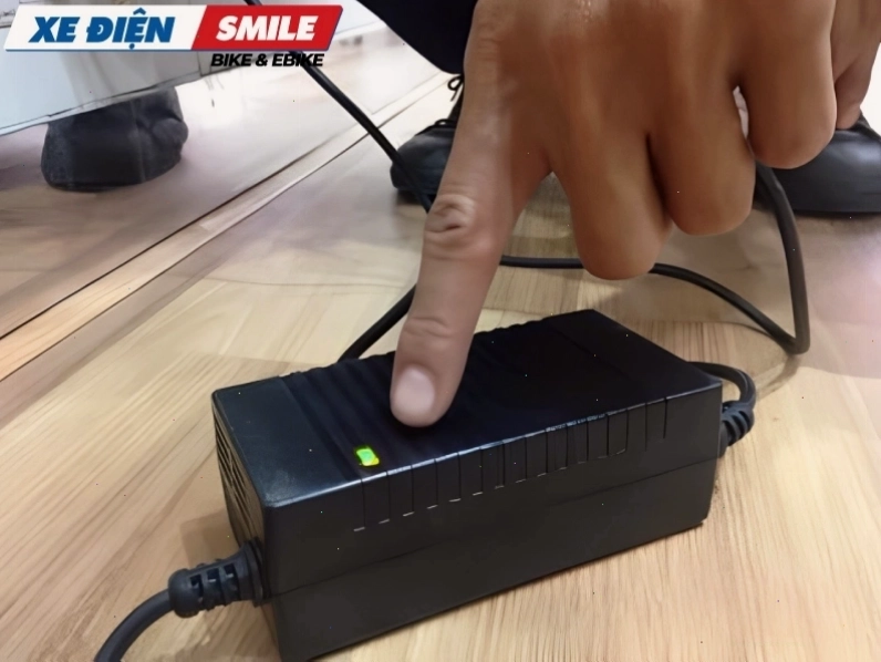 Bộ sạc xe đạp điện bị hỏng có thể gây ra lỗi báo đèn xanh