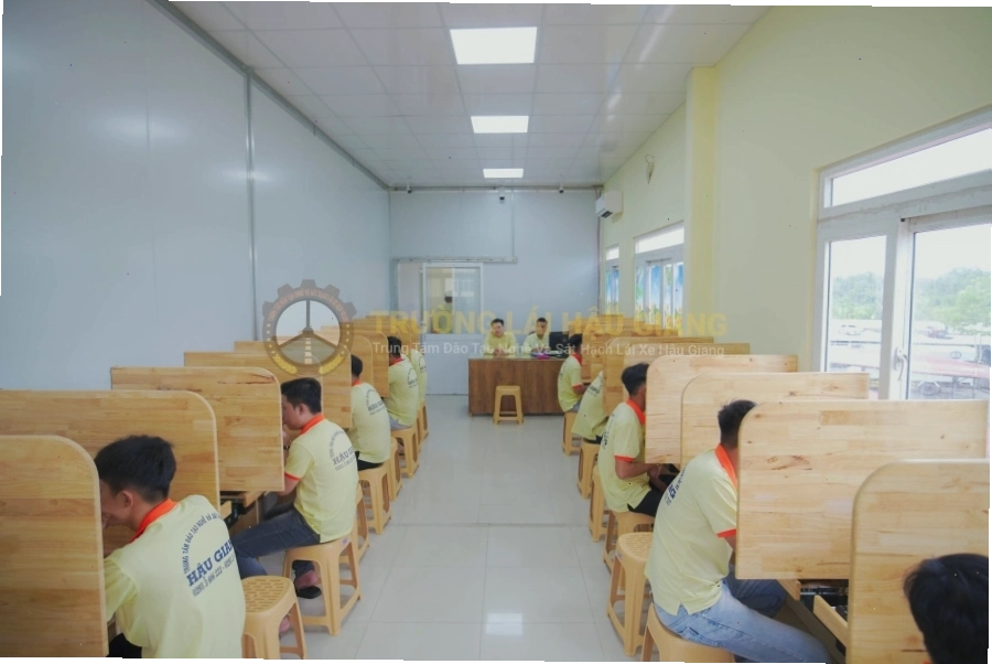 Buổi tập lái xe hạng B lên D1
