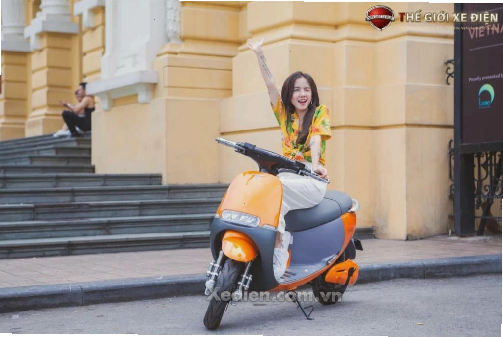 Ca sĩ Phương Ly tin dùng xe điện