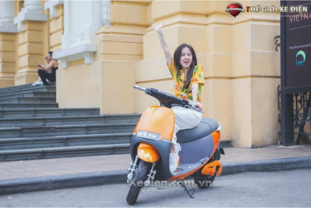 Ca sĩ Phương Ly tin dùng xe điện Dibao