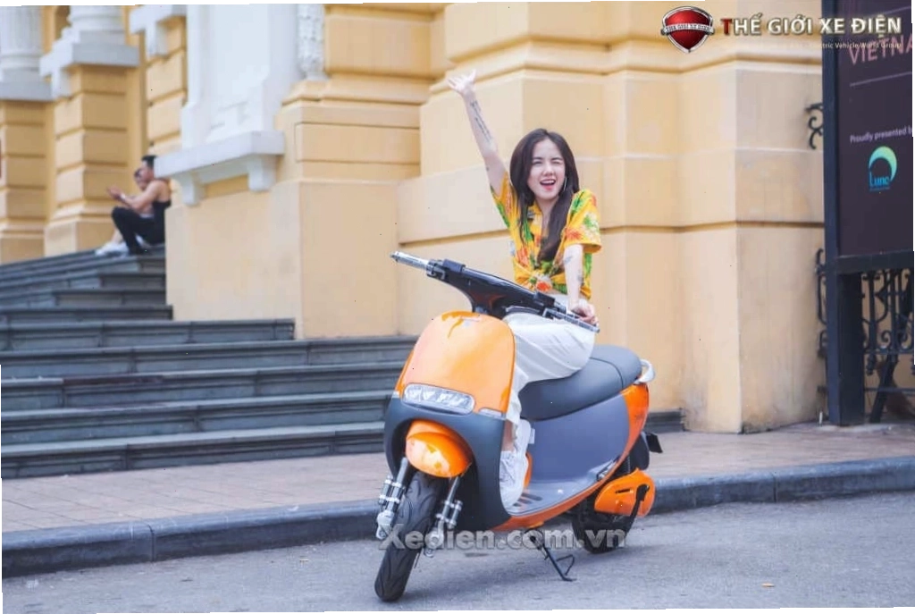 Ca sĩ Phương Ly tin dùng xe điện Dibao