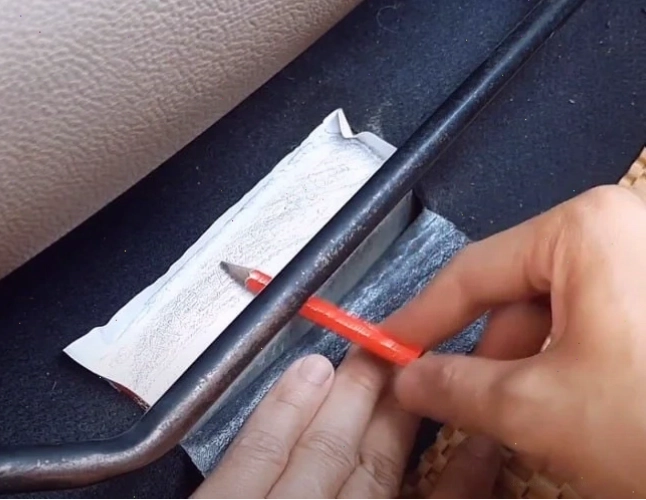 Cà số khung số máy bằng giấy và bút chì